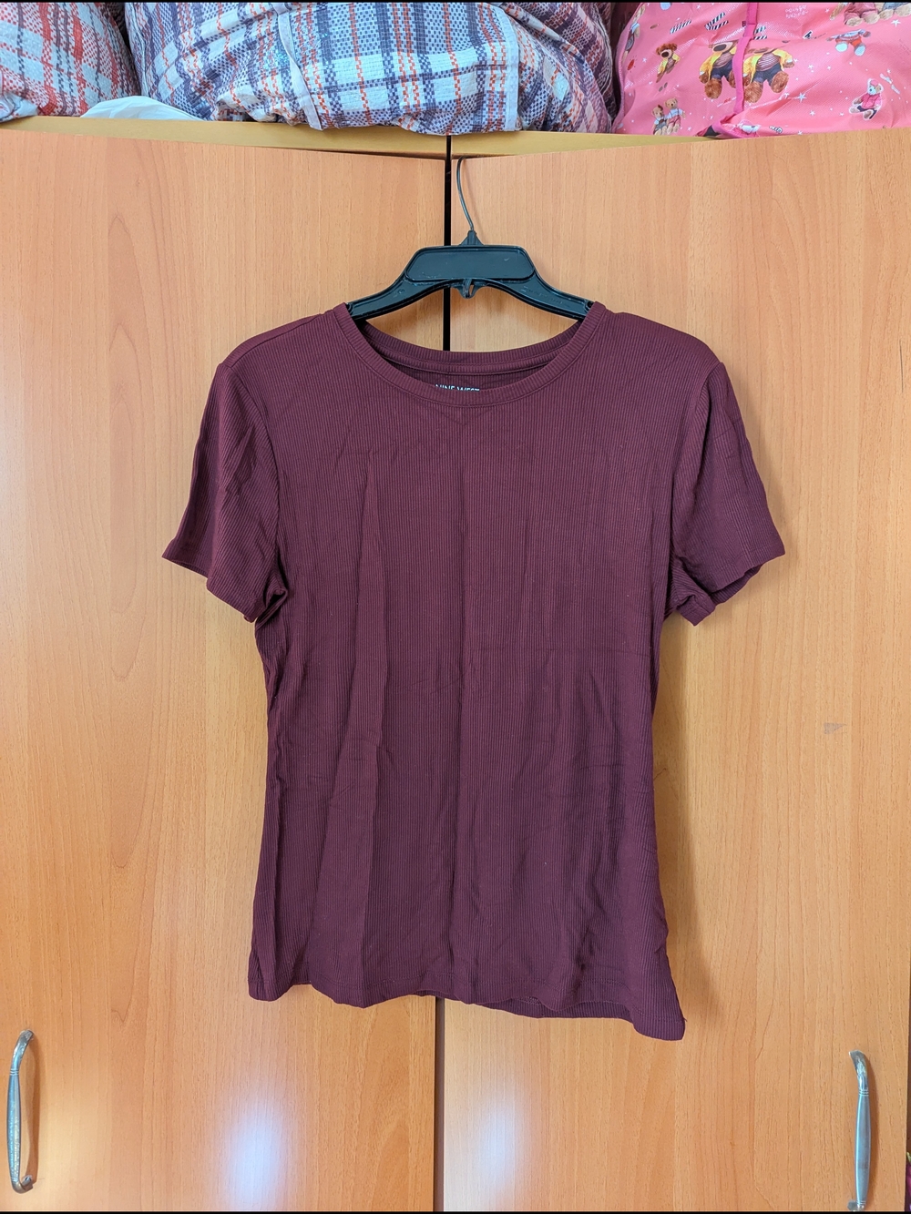 [Women's] Burgundy Short Sleeved Shirt
